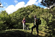 28 Strappo finale in decisa e ripida salita verso la Croce del Monte Castello